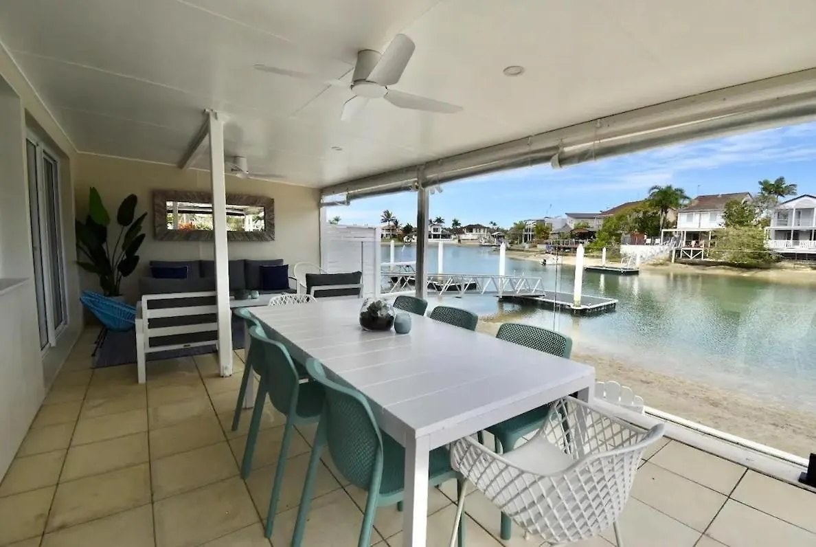 Luxury Mooloolaba Waterfront Retreat别墅 度假居